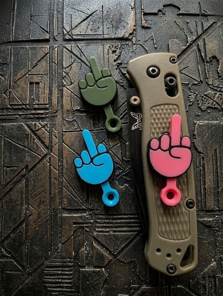 Der Mini-Outdoor-Mittelfinger – Witziges 3D-Druck Gadget für deinen Rucksack