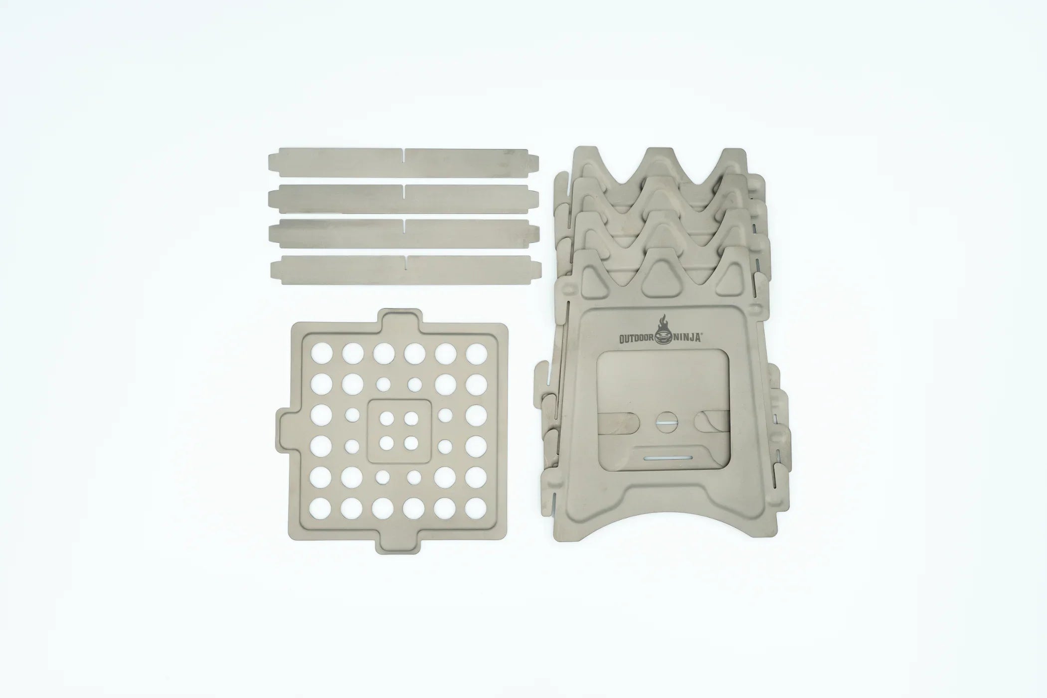 Titan Hobo V2 Pro Holzofen mit Spiritusbrenner Einsatz und Bodenschutzmatte.