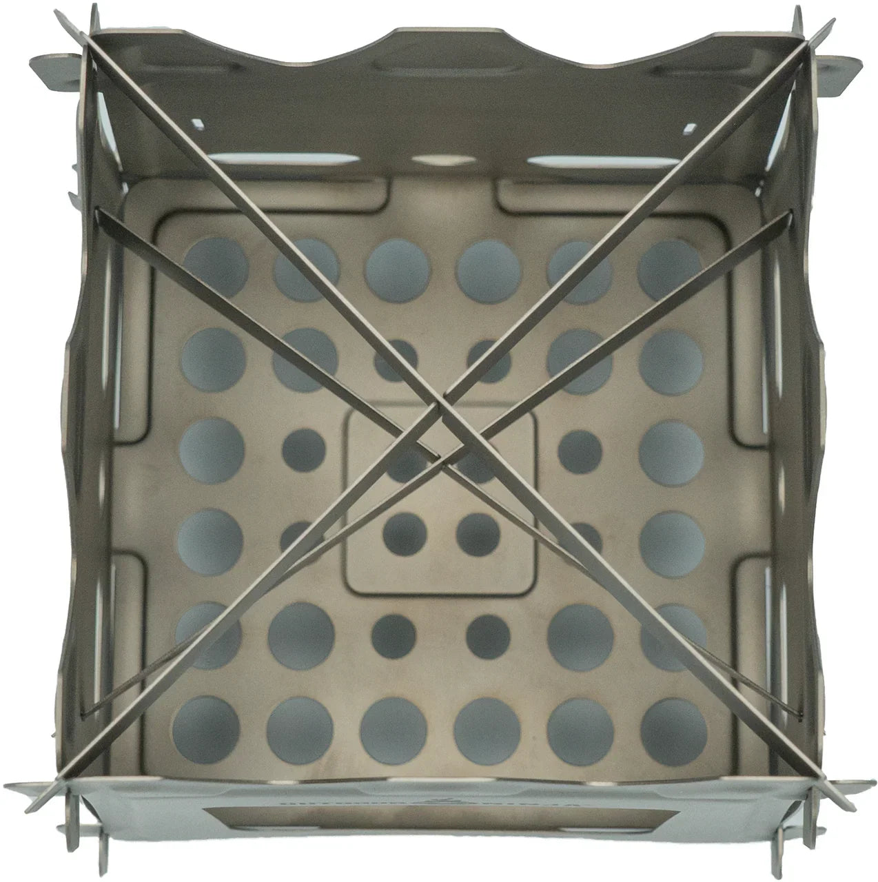 Titan Hobo V2 Pro Holzofen mit Spiritusbrenner Einsatz und Bodenschutzmatte.