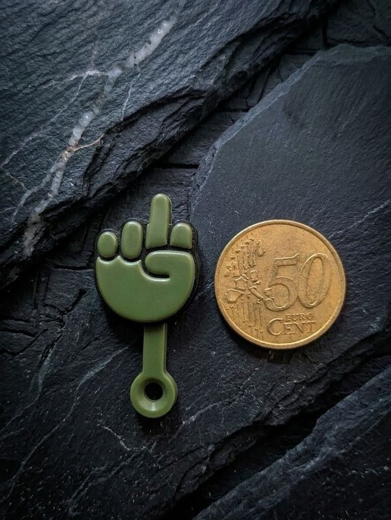 Der Mini-Outdoor-Mittelfinger – Witziges 3D-Druck Gadget für deinen Rucksack